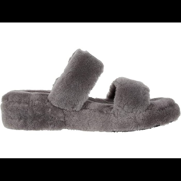 womens ugg fuzzy slippers
